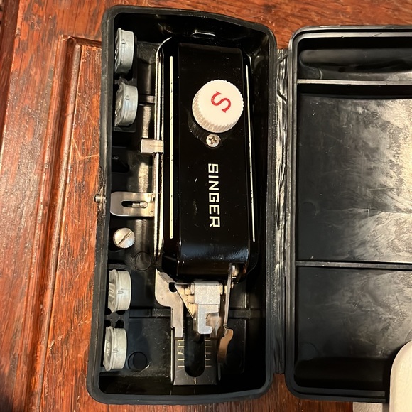 Vintage Singer buttonhole guide - Picture 2 of 6